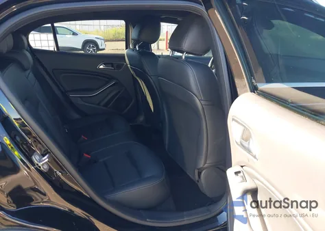 2020 Mercedes-Benz Gla 250 4Matic z USA, uszkodzony, nr VIN WDCTG4GB1LU027075